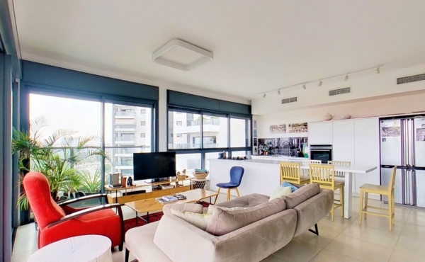 North Tel Aviv Penthouse 5 rooms 153 sqm Balcony 32 sqm Lift Parking Apartment for sale in Tel Aviv