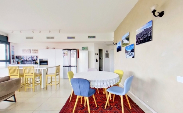 North Tel Aviv Penthouse 5 rooms 153 sqm Balcony 32 sqm Lift Parking Apartment for sale in Tel Aviv