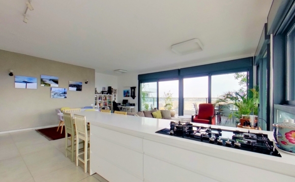 North Tel Aviv Penthouse 5 rooms 153 sqm Balcony 32 sqm Lift Parking Apartment for sale in Tel Aviv