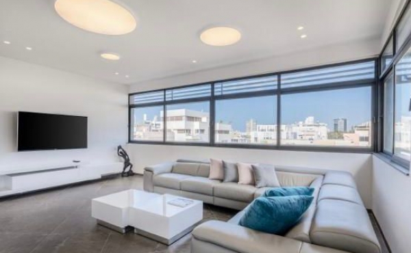 Sheinkin 3 bedrooms 118m2 Renovated Lift Apartment for sale in Tel Aviv