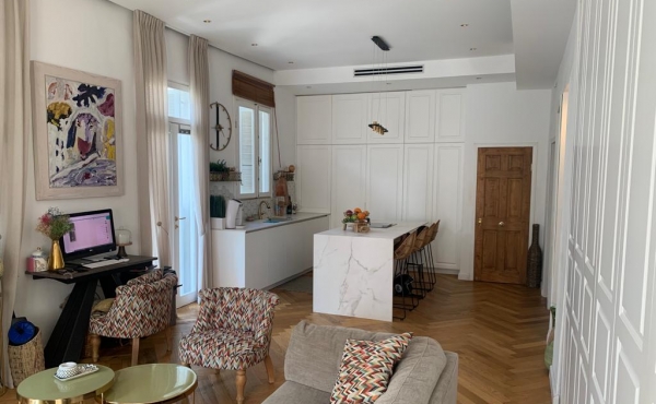 Nahalat Benyamin area 4 rooms 110 sqm Balconies Lift Parking Apartment for sale in Tel Aviv