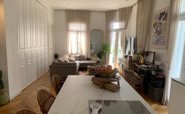 Nahalat Benyamin area 4 rooms 110 sqm Balconies Lift Parking Apartment for sale in Tel Aviv
