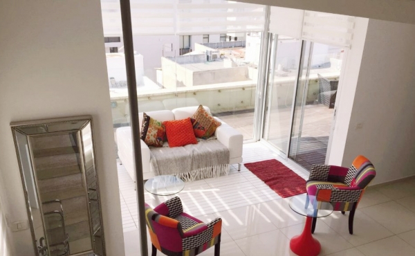 Penthouse in center of Tel Aviv 3 rooms 70 sqm Terrace with sea view 40 sqm Lift Parking