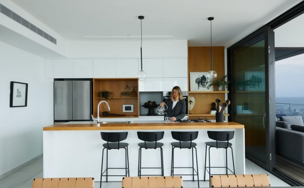 Kerem Hatemanim neighborhood 4 rooms 130sqm Terrace 30sqm Full sea view Lift Parking Gym Guard Apartment for rent in Tel Aviv