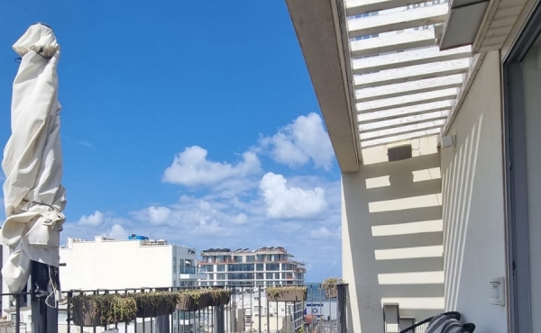 Old North TLV Penthouse Duplex 4.5 rooms 140 sqm Terrace 42 sqm Parking, Apartment for rent in Tel Aviv