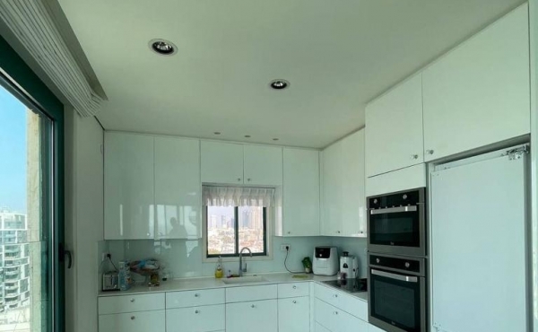 First line to the sea 4 rooms 120 sqm Balcony Full sea view Gym Pool Parking, Apartment for rent in Tel Aviv