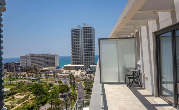 Luxury penthouse duplex in Bat Yam Balcony with sea view Lift parking