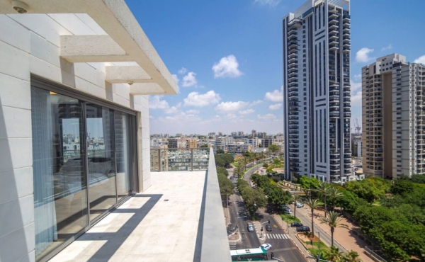 Luxury penthouse duplex in Bat Yam Balcony with sea view Lift parking