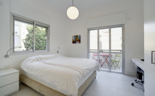 Rupin 3 rooms 90m2 Renovated Balconies 12m2 Lift Apartment for sale in Tel Aviv