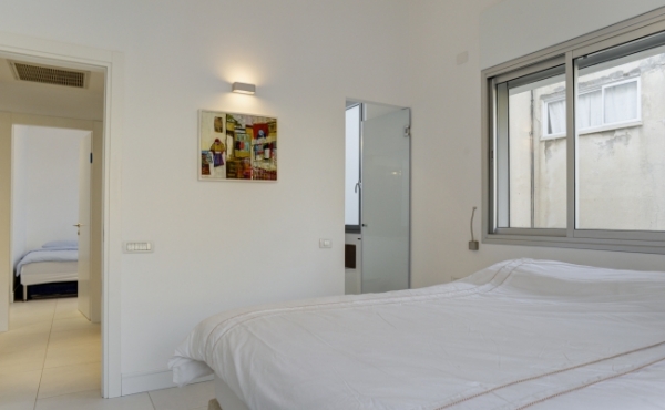 Rupin 3 rooms 90m2 Renovated Balconies 12m2 Lift Apartment for sale in Tel Aviv