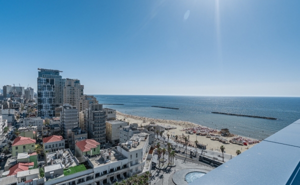 Opera tower 3 rooms 150m2 Renovated Balcony 40m2 Lift Parking Doorman Pool Gym Apartment for sale in Tel Aviv