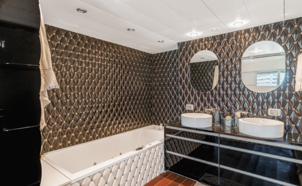 Opera tower 3 rooms 150m2 Renovated Balcony 40m2 Lift Parking Doorman Pool Gym Apartment for sale in Tel Aviv