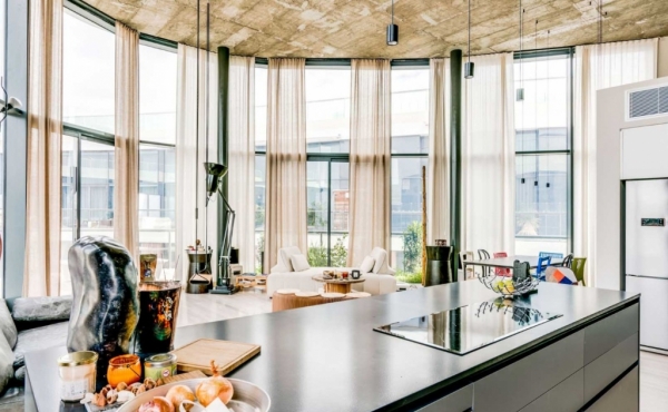 Florentine area Penthouse 3 rooms 135m2 Balcony 75m2 Lifts Parking Apartment for sale in Tel Aviv