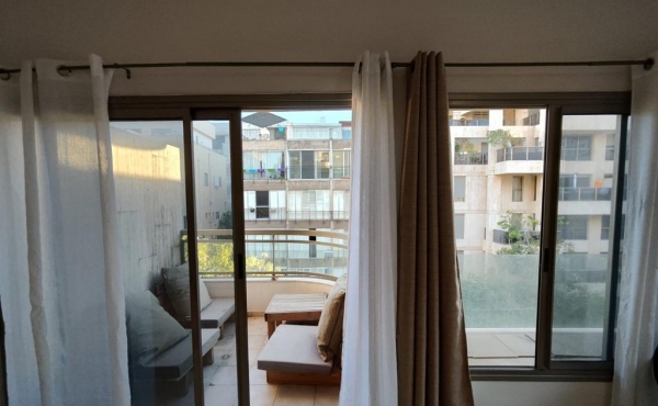 Kerem Hatemanim area 3 rooms 70m2 Terrace 10m2 Lift Parking Apartment for rent in Tel Aviv