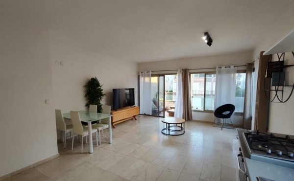 Kerem Hatemanim area 3 rooms 70m2 Terrace 10m2 Lift Parking Apartment for rent in Tel Aviv