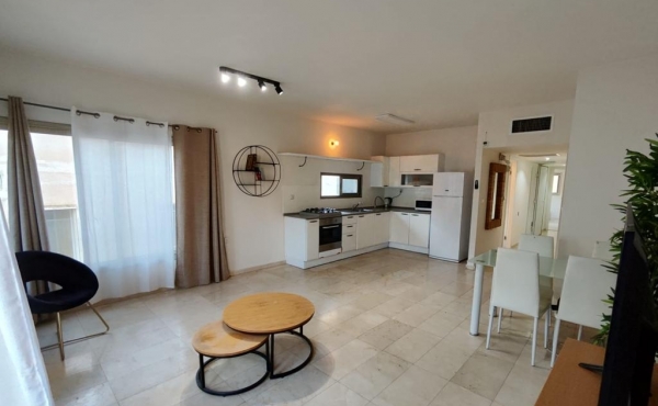 Kerem Hatemanim area 3 rooms 70m2 Terrace 10m2 Lift Parking Apartment for rent in Tel Aviv