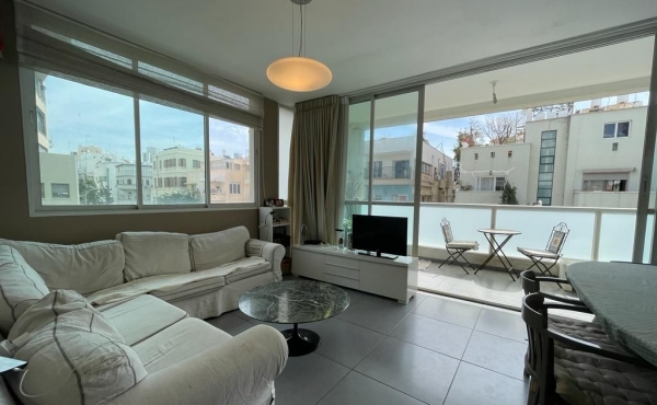 Geula area 5 rooms with safe room 95m2 Balconies 20m2 Lift Parking Apartment for sale in Tel Aviv