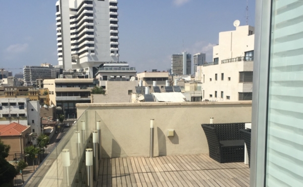 Hayarkon area Penthouse Duplex 3 rooms 70m2 Terraces 40m2 Sea view Lift Parking Apartment for sale in Tel Aviv