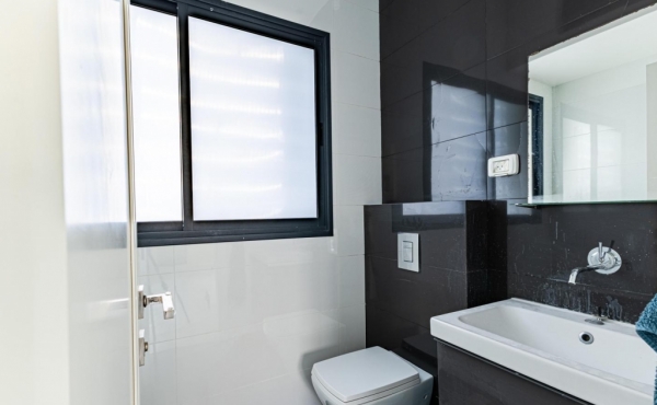 Rothschild area 4 rooms 84m2 Terrace 10m2 High ceillings Lift Apartment for sale in Tel Aviv