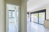 Rothschild area 4 rooms 84m2 Terrace 10m2 High ceillings Lift Apartment for sale in Tel Aviv