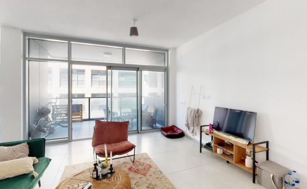 Florentine area 4 rooms 109m2 Terrace 14m2 Lifts Parking Apartment for sale in Tel Aviv
