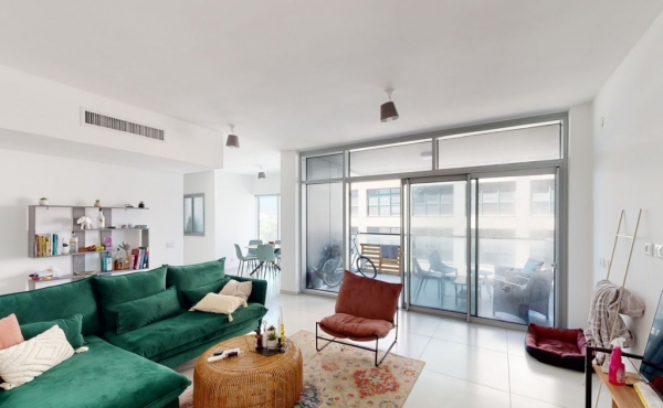 Florentine area 4 rooms 109m2 Terrace 14m2 Lifts Parking Apartment for sale in Tel Aviv