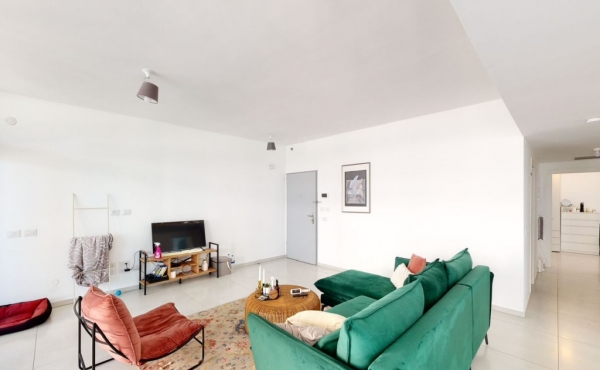 Florentine area 4 rooms 109m2 Terrace 14m2 Lifts Parking Apartment for sale in Tel Aviv