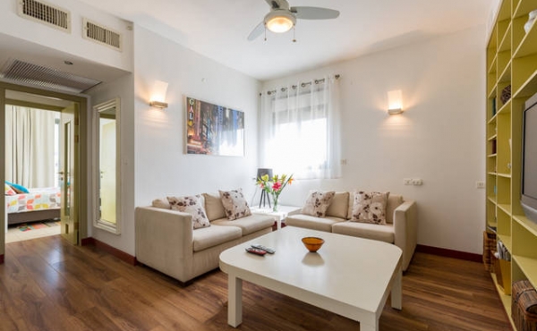 Spacious 3-Bedroom Penthouse in Kerem Hatemanim with Terrace Apartment for rent in Tel Aviv