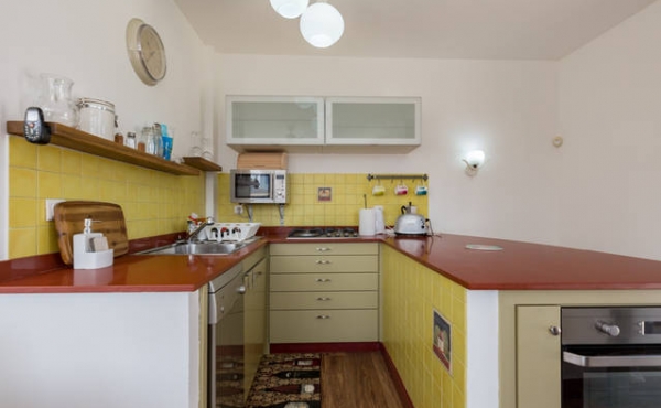 Spacious 3-Bedroom Penthouse in Kerem Hatemanim with Terrace Apartment for rent in Tel Aviv