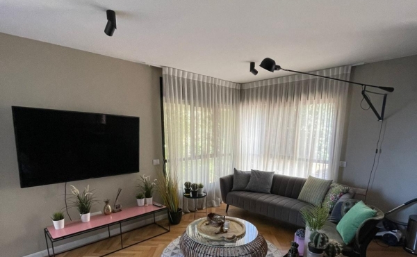 Gordon 3 rooms Balcony with sea view Lift Parking Apartment for rent in Tel Aviv