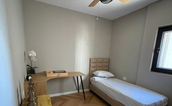 Gordon 3 rooms Balcony with sea view Lift Parking Apartment for rent in Tel Aviv