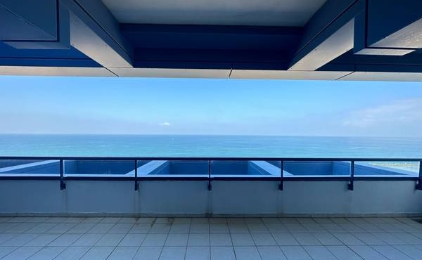 Opera Tower 3 rooms 161sqm Balcony 27sqm Beachfront Parking Apartment for rent  in Tel Aviv
