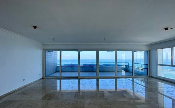 Opera Tower 3 rooms 161sqm Balcony 27sqm Beachfront Parking Apartment for rent  in Tel Aviv