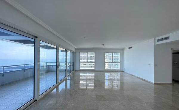 Opera Tower 3 rooms 161sqm Balcony 27sqm Beachfront Parking Apartment for rent  in Tel Aviv