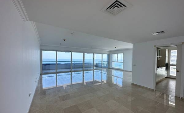 Opera Tower 3 rooms 161sqm Balcony 27sqm Beachfront Parking Apartment for rent  in Tel Aviv