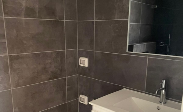 Dizengoff / Bazel
new building
75 square meters + 6 square meters sun terrace
3 room apartment
safe room
Sun Terrace
5th floor
Elevators
Sun Terrace
House committee: 200
Property tax: 750 (for two months)
