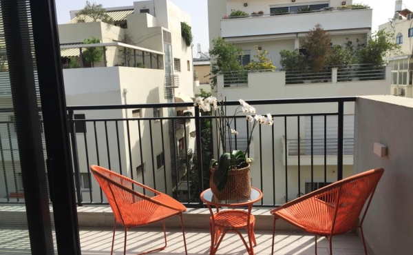 Frishman / Gordon 3 rooms 65 sqm Terrace 12 sqm Lift Parking Apartment for rent in Tel Aviv