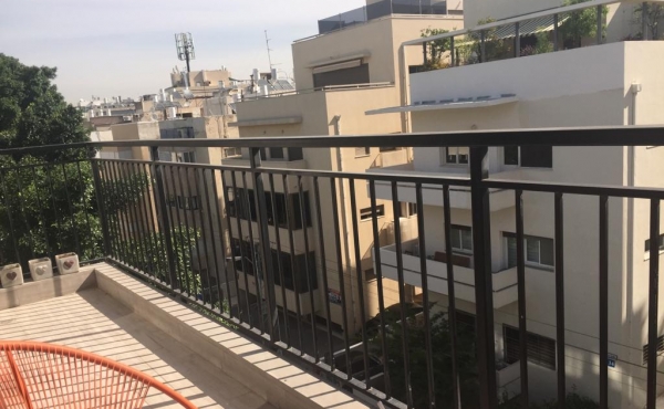 Frishman / Gordon 3 rooms 65 sqm Terrace 12 sqm Lift Parking Apartment for rent in Tel Aviv