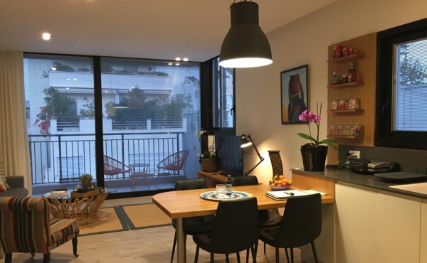 Frishman / Gordon 3 rooms 65 sqm Terrace 12 sqm Lift Parking Apartment for rent in Tel Aviv