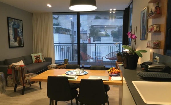 Frishman / Gordon 3 rooms 65 sqm Terrace 12 sqm Lift Parking Apartment for rent in Tel Aviv