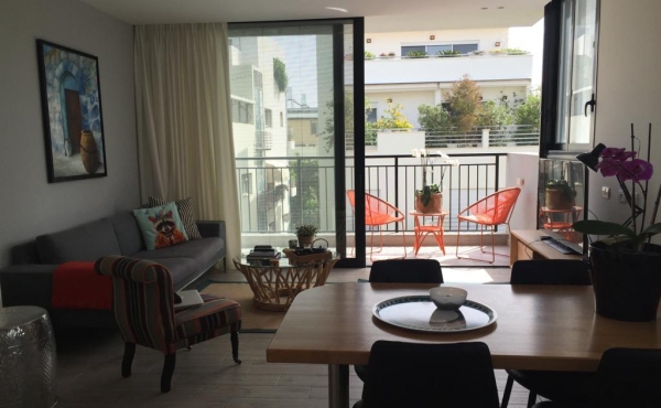 Frishman / Gordon 3 rooms 65 sqm Terrace 12 sqm Lift Parking Apartment for rent in Tel Aviv