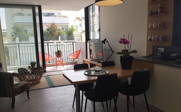 Frishman / Gordon 3 rooms 65 sqm Terrace 12 sqm Lift Parking Apartment for rent in Tel Aviv