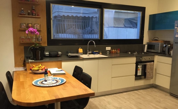 Frishman / Gordon 3 rooms 65 sqm Terrace 12 sqm Lift Parking Apartment for rent in Tel Aviv