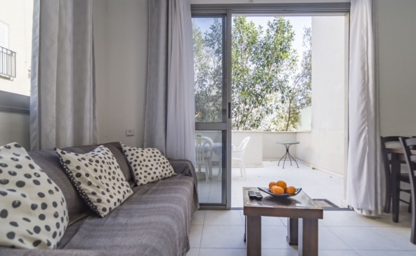 Ben Yehuda Huge terrace 2 rooms 