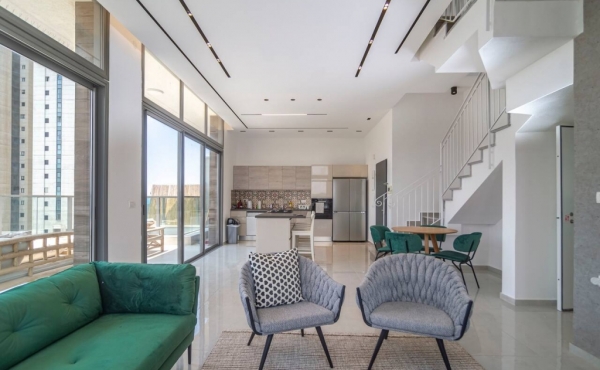 Luxury penthouse duplex in Bat Yam Balcony with sea view Lift parking