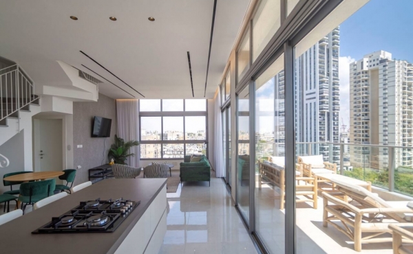 Luxury penthouse duplex in Bat Yam Balcony with sea view Lift parking