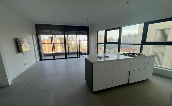 Bat Yam 5 rooms 115 sqm Balcony Lifts Parking