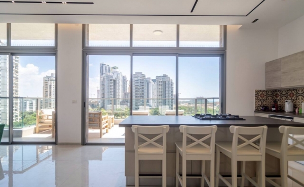 Luxury penthouse duplex in Bat Yam Balcony with sea view Lift parking Apartment for rent in Bat Yam