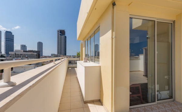 Spacious 3-Bedroom 100 sqm Penthouse in Kerem Hatemanim with Terrace Apartment for rent in Tel Aviv