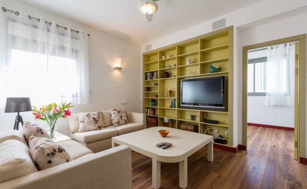Spacious 3-Bedroom 100 sqm Penthouse in Kerem Hatemanim with Terrace Apartment for rent in Tel Aviv